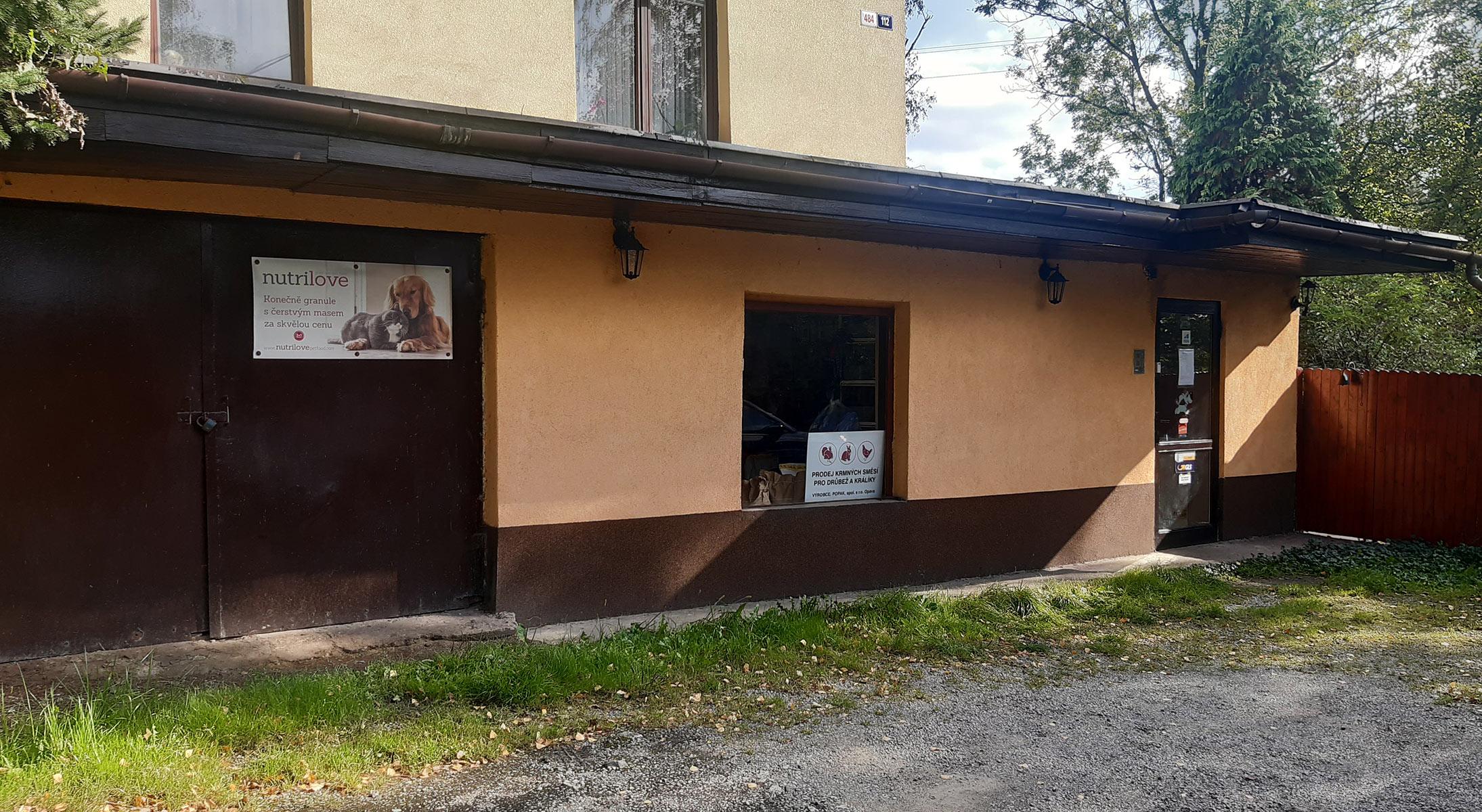 Krmiva a chovatelské potřeby